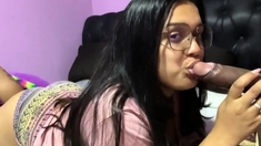 Bettina Alvarenga chupando pica do amigo dotado em vídeo