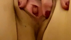 Close up solo beauty fucking her pussy