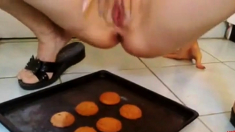 SniffyPanty - Squirting on freshly baked cookies