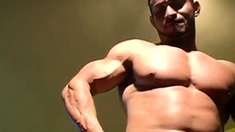 Str8 Bodybuilder Flexing Nude